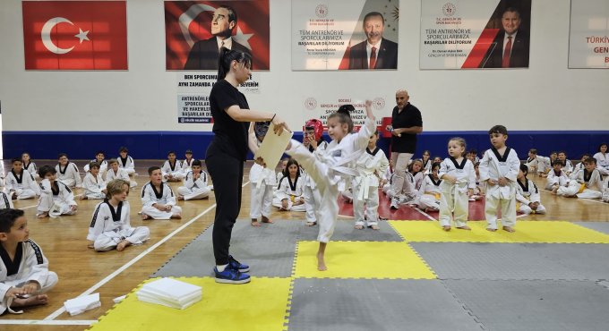 GÖLCÜK BELEDİYESİ TAEKWANDO SPORCULARI KUŞAK ATLADI
