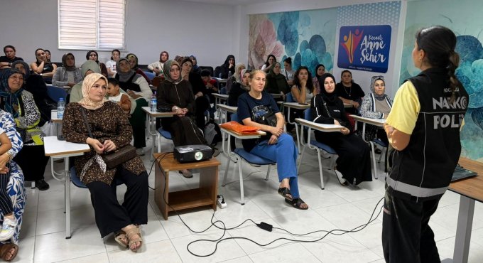 Narkotik polisinden annelere eğitim