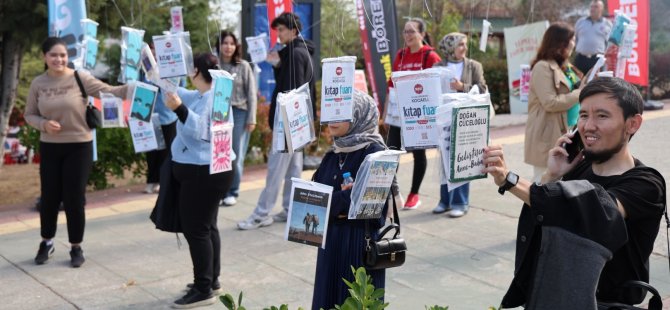 Kocaeli Üniversitesi’nde kitaplar dalından toplandı
