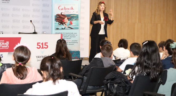 Ayşegül Dede ile çocuklar çok eğlendi;  Kitap Fuarı,çocuk şarkılarıyla yankılandı