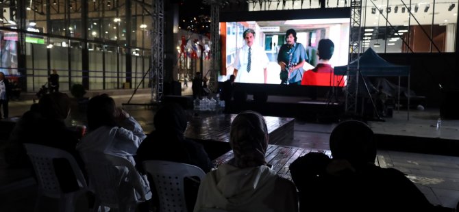 Kitap Fuarı’nda sinema keyfi sürüyor