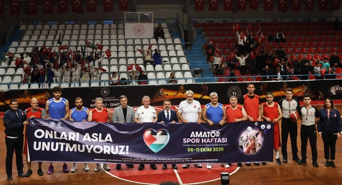 Vali İlhami Aktaş, Amatör Spor Haftası Basketbol Gösteri Müsabakasına Katıldı