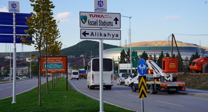 Kocaeli Stadı’nın yeni isim tabelaları monte edildi