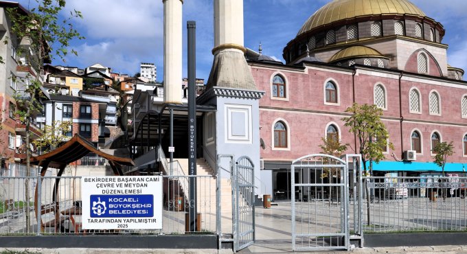 Büyükşehir, İzmit Başaran Camii Meydanı’nı yeniledi