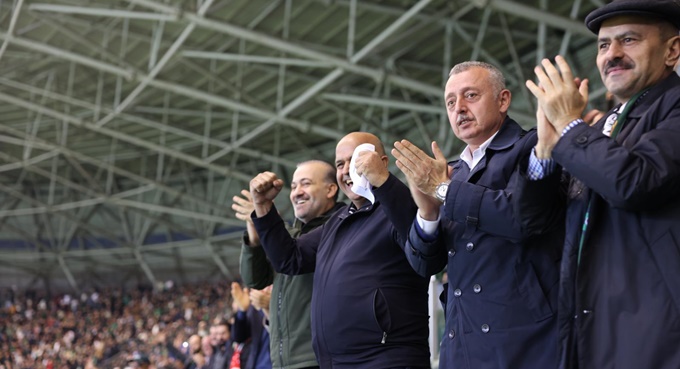 Başkan Büyükakın, Kocaelispor’u tebrik etti