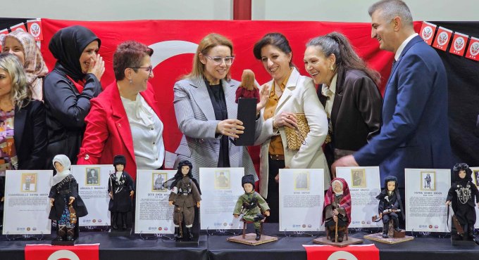 Kahraman Türk Kadınları Gölcük’te Sanatla buluştu