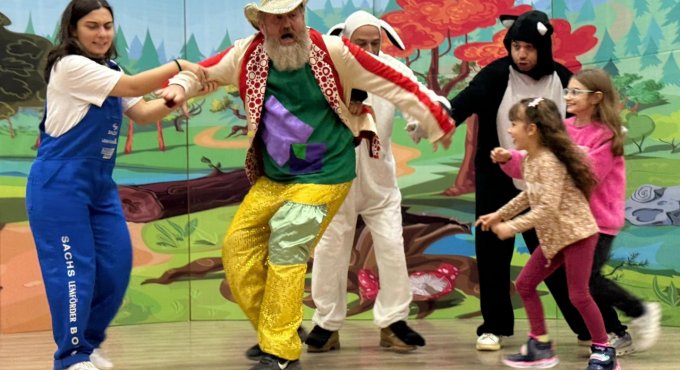 Gölcüklü Çocukları Neşelendiren Tatil Hediyesi