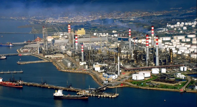 TÜPRAŞ İzmit Rafinerisi’nde “Norm Kadro” Gerginliği: İşçiler Düzenlemeye Tepki Gösterdi