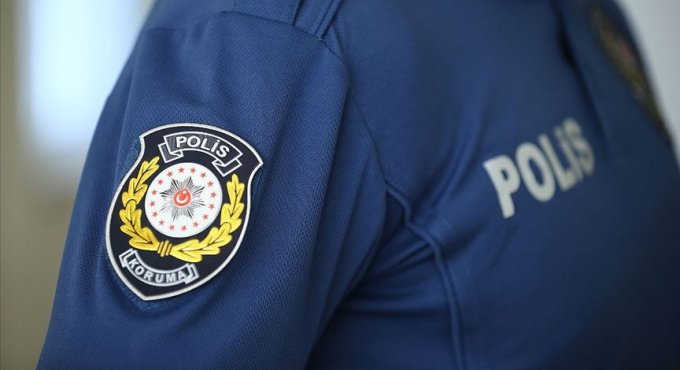 Polis memuru mescitte intihar etti