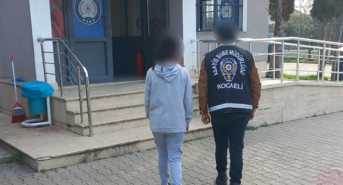 Kocaeli’de 3 Yıl 9 Ay Kesinleşmiş Hapis Cezası Bulunan Dolandırıcılık Şüphelisi Yakalandı