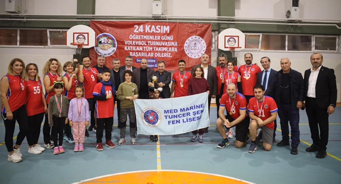 Öğretmenlerde kupa Fen Lisesi’nin oldu