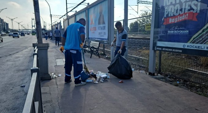 Büyükşehir’le duraklar temiz ve bakımlı
