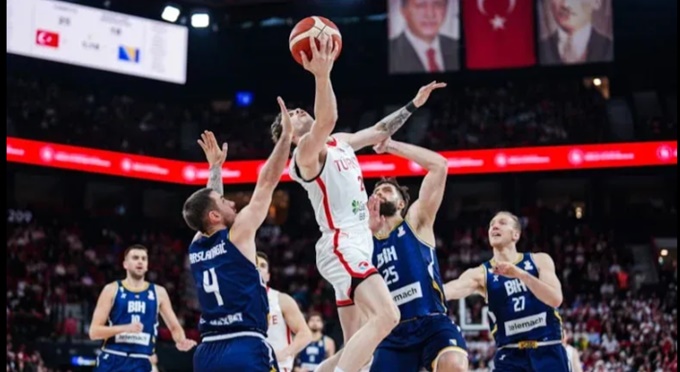 12 Dev Adam galibiyetle başladı!