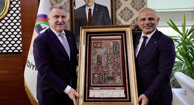 Başkan Söğüt’ten Bakan Bak’a Hereke Halısı