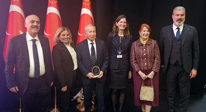 Atabay'a TÜSEB Sağlık Teknolojileri Prestij Ödülü