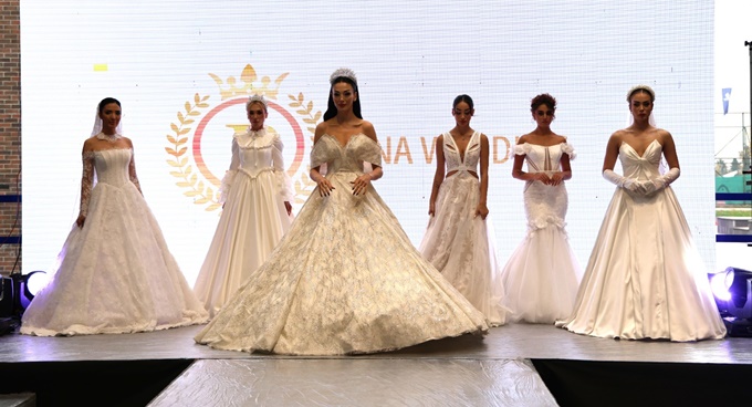 Evlilik Fuarı'nda gelinlik defilesi büyüledi