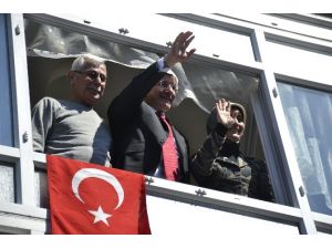 Başbakan Davutoğlu’na Sevgi Seli