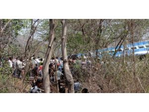 Hindistan’da Tren Faciası: 15 Ölü, 150 Yaralı