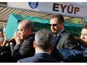 Erdoğan, Cenazeyi Omzunda Taşıdı