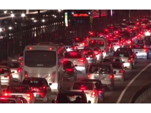 İstanbul’da Trafik Durma Noktasına Geldi