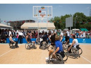 Engelli Basketbolcular Basın Mensuplarına Karşı