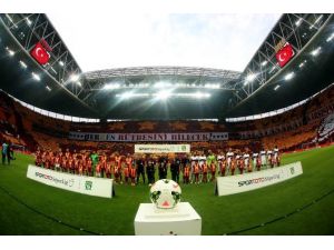 Derbide Gülen Taraf Galatasaray