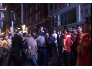 Galatasaray Taraftarı Birbirine Girdi
