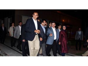 Başbakan Davutoğlu, Abdullah Gül’ün Ailesini Ziyaret Etti