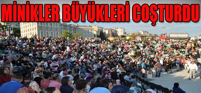 Minikler Büyükleri Coşturdu