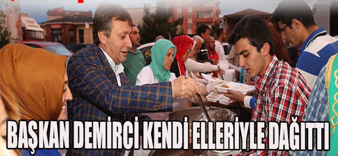 Başkan Demirci Kendi Elleriyle Dağıttı