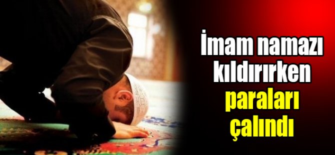 İmam Namaz Kıldırırken...