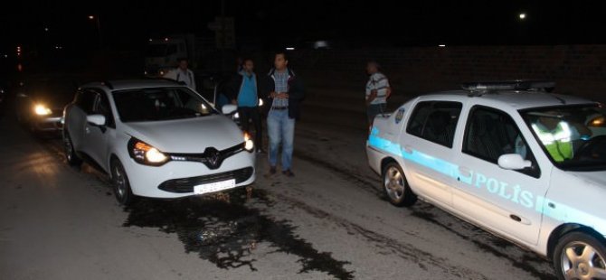 Trafik polisine çarpıp kaçtı