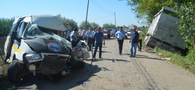 Öğrenci Servisi Kaza Yaptı! 3 Yaralı