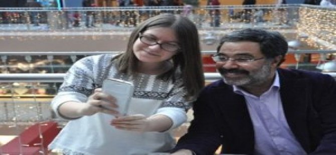 AHMET ÜMİT GEBZE DE SEVENLERİYLE BULUŞTU.