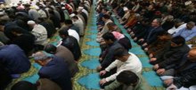 Namaz kılmak istediler kovuldular iddiası