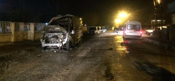 Park halindeki ambulans yandı