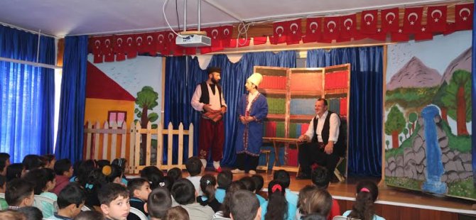 DARICA DA ÖĞRENCİLER TİYATROYA DOYACAK