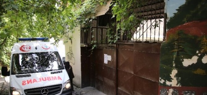 Genel Eve Giden Yaşlı Adam İlişki Sırasında Öldü