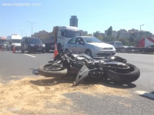 Tatlıkuyu'da motosiklet ile otomobil çarpıştı