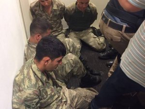 1 Albay 3 asker gözaltına alındı