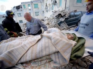İtalya'da 6.2 büyüklüğünde deprem oldu