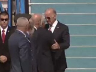 ABD Başkan Yardımcısı Biden'i vali yardımcısı karşıladı