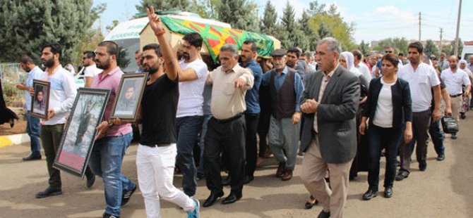 HDP milletvekilleri teröristin cenazesine katıldı