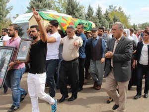 HDP milletvekilleri teröristin cenazesine katıldı