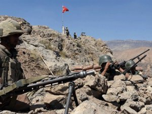 PKK’lı teröristlerin cebinden ‘kristal’ hapı çıktı