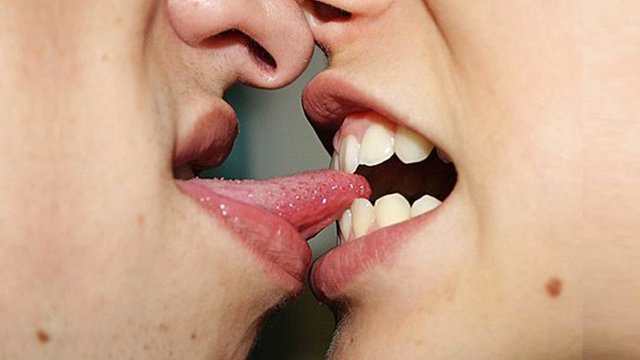 Kadın Tacizcisinin Dilini Kopardı