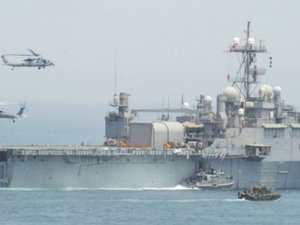 ABD savaş gemisine 2 füze attılar