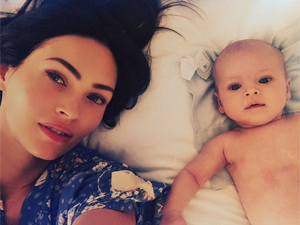 Megan Fox bebeğiyle ilk fotoğrafını paylaştı
