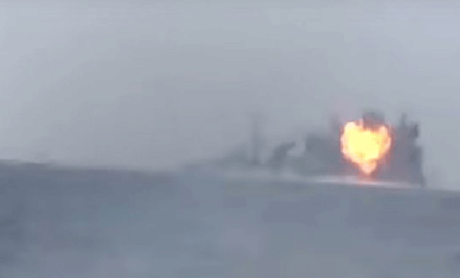 Suudi Arabistan'ın savaş gemisine roketli saldırı