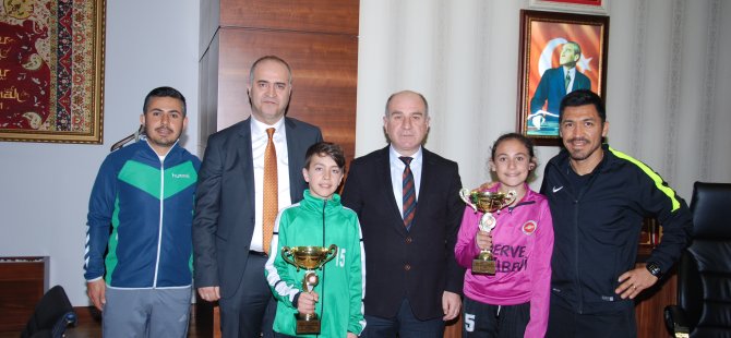 Çifte kupayla ziyarete geldiler